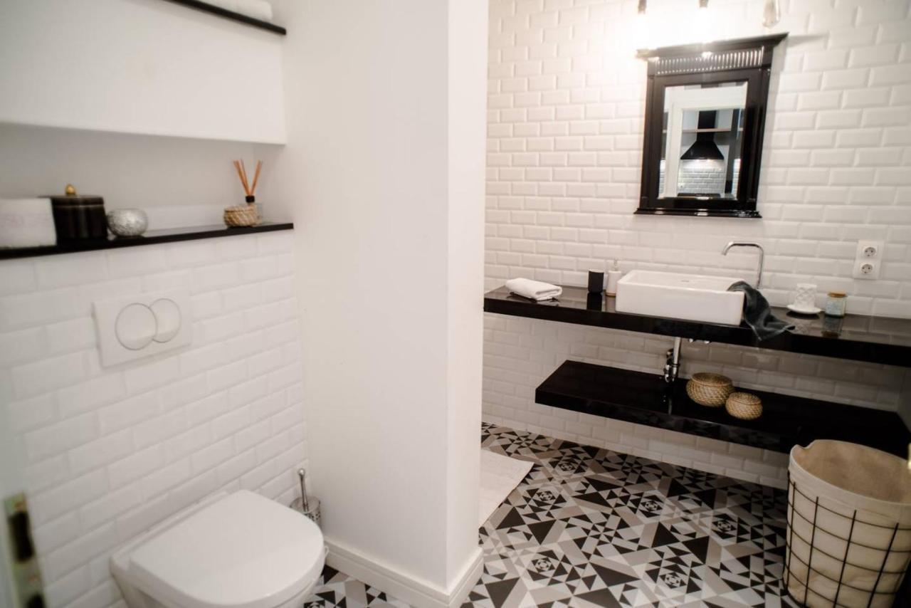 Stunning New Central Home Near Basilica Будапеща Екстериор снимка