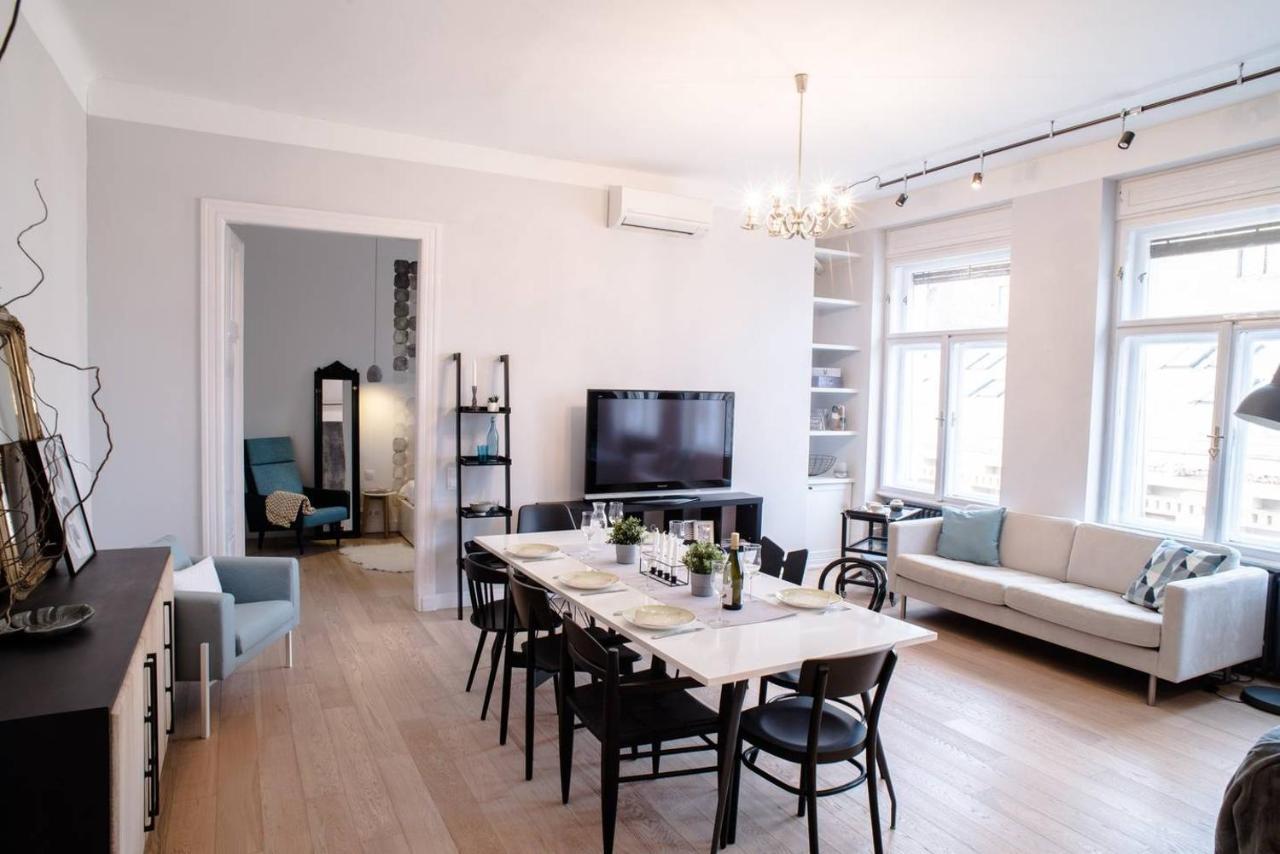 Stunning New Central Home Near Basilica Будапеща Екстериор снимка